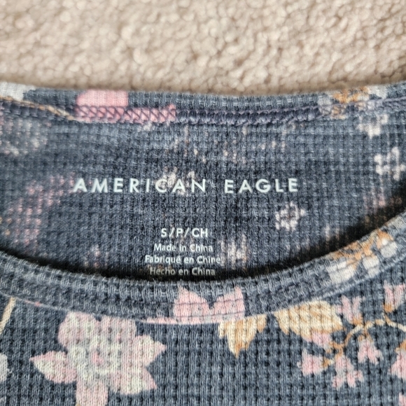 2/$20 American Eagle Short Sleeve Top S - Picture 3 of 8